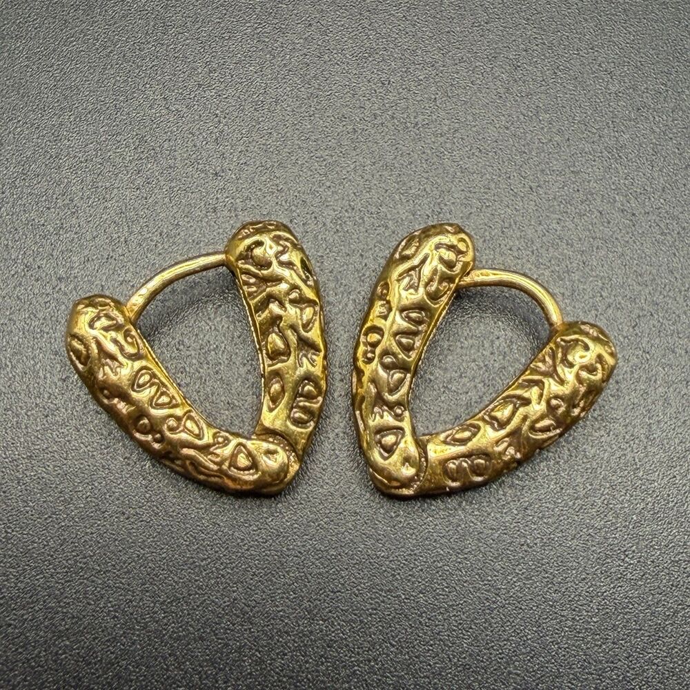 V-Shape Heart Huggie Hoops Women Gold Alloy Textured Punk Earrings